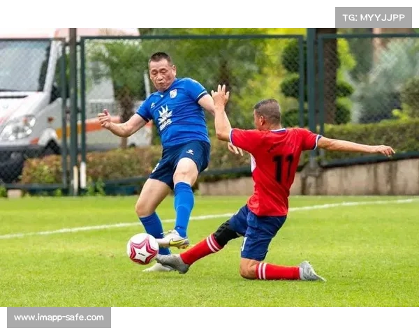 从激烈角逐到温暖关怀：季足球中的感动瞬间（二）(足球感动视频)