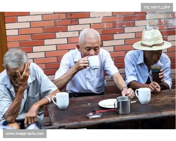 吸烟成瘾却坚持喝茶,身体状况究竟如何?医生揭示真相 吸烟成瘾却坚持喝茶,身体状况究竟如何?医生揭示真相